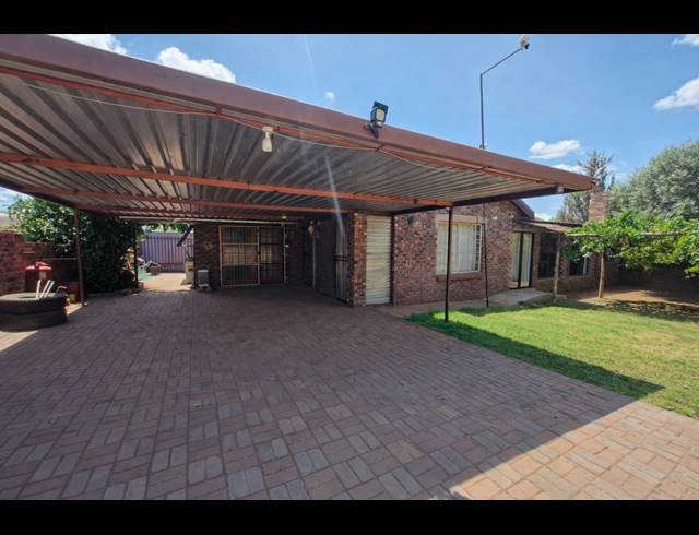 3 BEDROOM FREESTANDING FOR SALE IN DIBENG